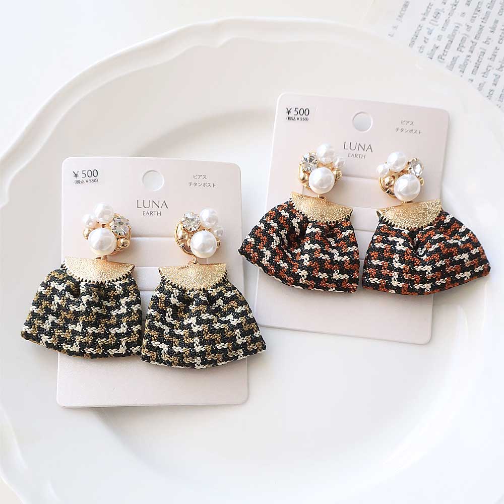 (P-712) Pearl x Autumn Ribbon Tassel Titanium Earrings