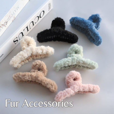 A winter staple! Faux fur accessories are now in stock. 