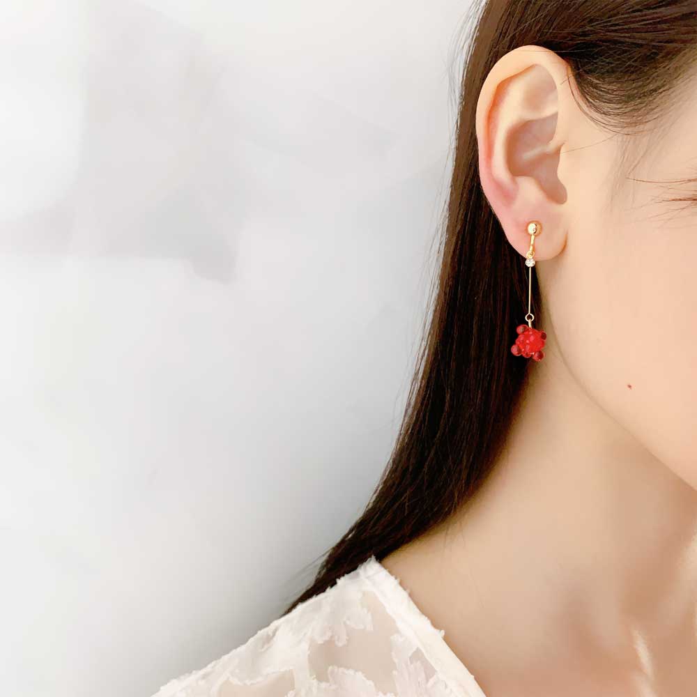 505】アクリルビーズのピアス／イヤリング